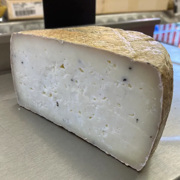 Pecorino stagionato con tartufo